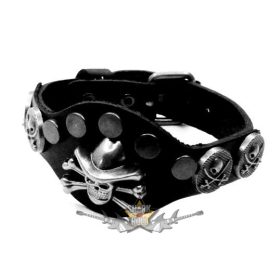   Koponyás karkötő fémdíszekkel.  JVPT. karkötő, csuklópánt. 