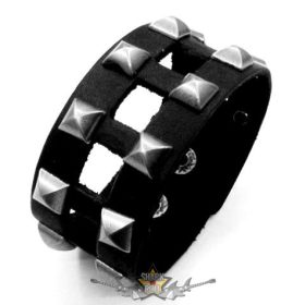   2. soros - Piramis szegecses, áttürt szíj.  karkötő, csuklópánt. JVP