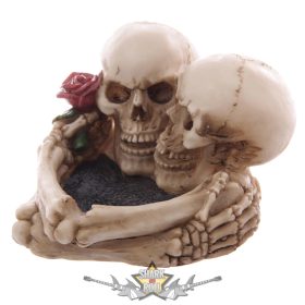   FOREVER - Átölelve a koponyákat Hamutartó.  SK176.  hamutartó