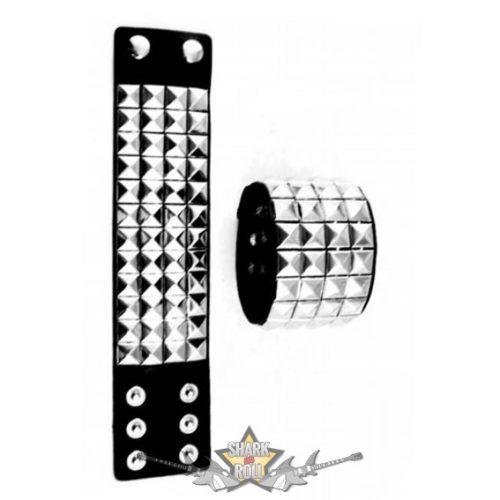 4 soros - Piramis szegecses.   karkötő, csuklópánt.  JVP.