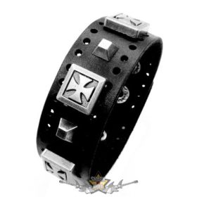   VASKERESZT - IRON CROSS. négyzet alakú fém dísszel + kis piramis szegecs, csuklószorító.  JVP.