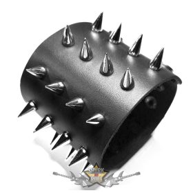   4 soros -  tüske szegecses.   JVP. karkötő, csuklópánt.  