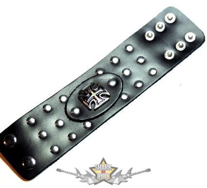 VASKERESZT - IRON CROSS. 3 sor szegecs. csuklószorító.  JVP.