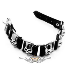   1.Soros. Koponyás  tagolt szíj. karkötő.  csuklópánt. JVP.