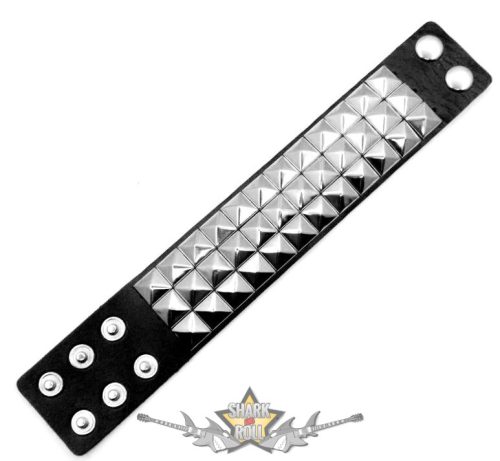 3. soros.  Piramis szegecses.  karkötő, csuklópánt. JVP